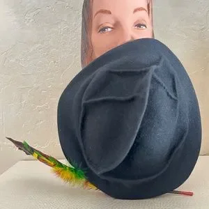 UNUSUAL 1950s\' BLACK FELT HAT WITH FOLDED CROWN & LARGE MULTICOLORED FEATHERS Accessories | Unusual 195s Black Felt Hat With Folded Crown  main image 3